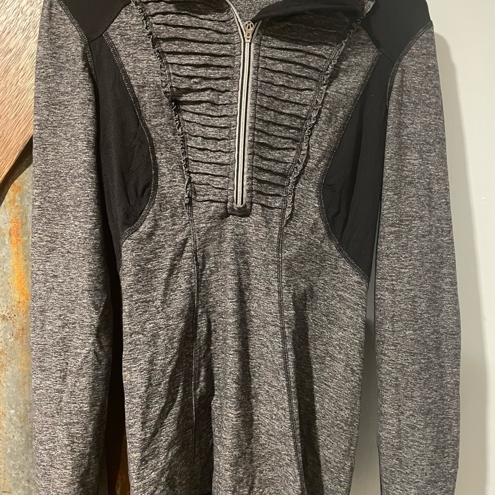 Women’s Vintage Lululemon 1/2 zip jacket!